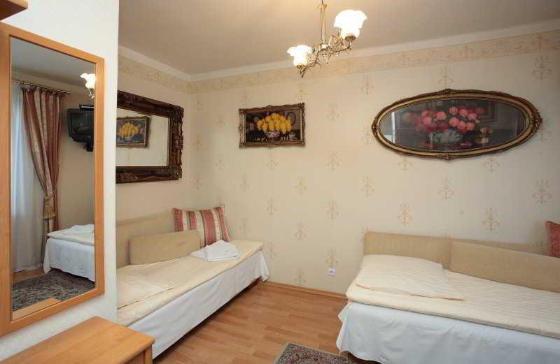 Florian Budget Rooms Krakow Bagian luar foto